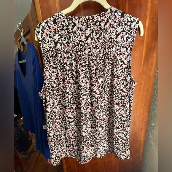 Apt. 9 Black/Pink/White Floral V-neck Tank - EUC - Picture 2 of 14